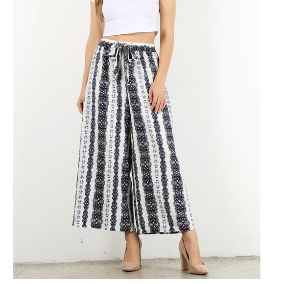 Pants - Plus Sz Paisley Border Print Wide Leg Capri